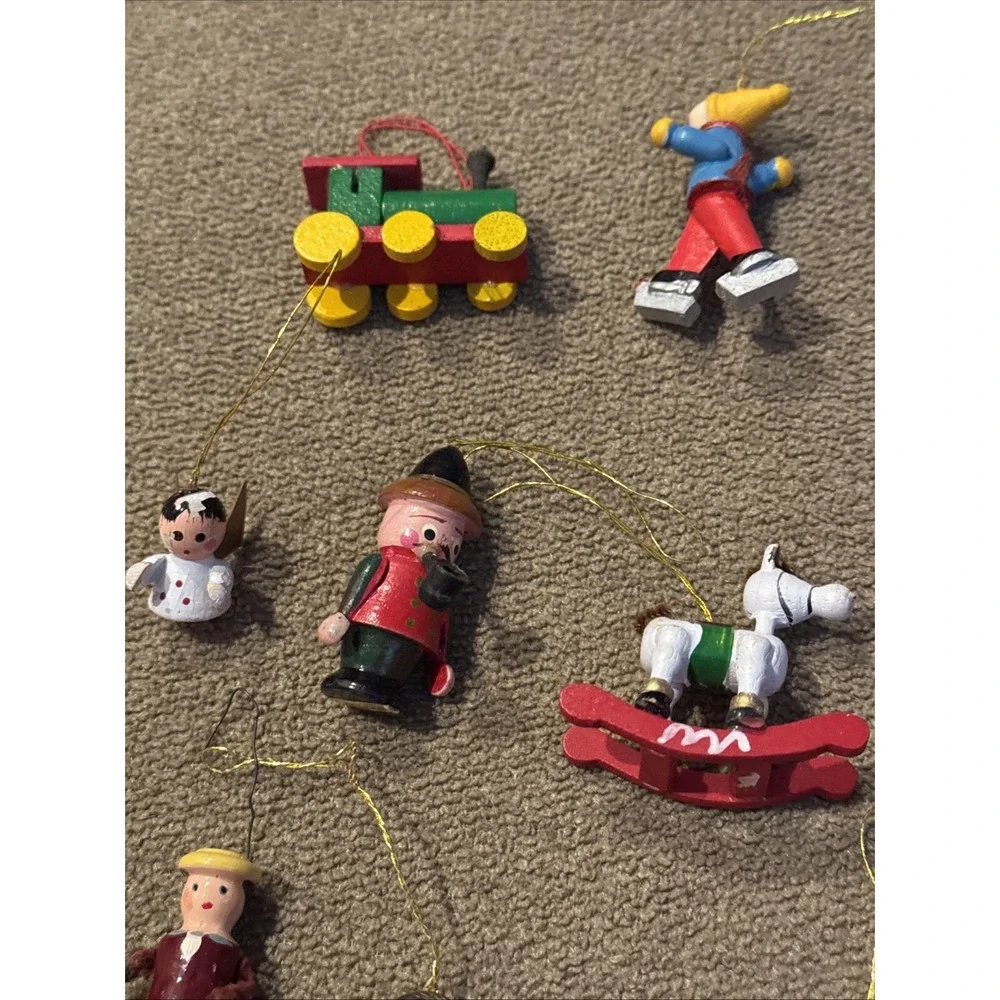 Vintage Lot of 33 Miniature Wooden Christmas Tree Holiday Ornaments (TD)
